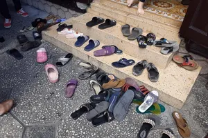 Câu chuyện mất đôi dép