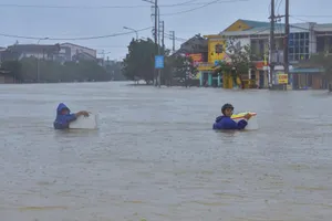 Báo Pháp Luật TP.HCM kêu gọi hỗ trợ đồng bào miền Trung bị lũ 
