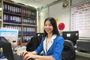 Tác giả tại nơi làm việc. 