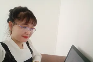 Tác giả ở nơi làm việc. Ảnh: NVCC