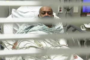 Một người nhiễm COVID-19 vì phản đối tiêm chủng nhưng may mắn được cứu sống nhờ ghép cả hai lá phổi. Ảnh: CNN