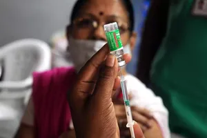 Vaccine ngừa COVID-19 Covishield (theo giấy phép của hãng AstraZeneca) được sử dụng trong chiến dịch tiêm chủng ở Ấn Độ. Ảnh: BUSINESS INSIDER