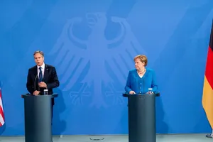 Ngoại trưởng Mỹ Antony Blinken (trái) và Thủ tướng Đức Angela Merkel (phải) trong buổi họp báo chung ở Berlin hôm 23-6. Ảnh: AP