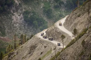 Một đoàn xe của quân đội Ấn Độ tại khu vực tranh chấp Ladakh hồi giữa tháng 6. Ảnh: GETTY