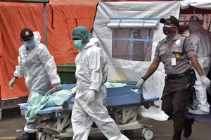 Nhiều bệnh viện của Indonesia quá tải trong làn sóng COVID-19 đang hoành hành ở nước này. Ảnh: AFP