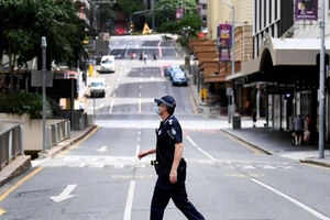 Đường phố Brisbane (Úc) vắng vẻ trong ngày thứ hai phong tỏa (ngày 2-8) do nguy cơ gia tăng từ biến thể Delta. Ảnh: THE AUSTRALIAN