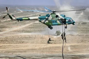 Các binh sĩ Nga sử dụng trực thăng Trung Quốc trong cuộc tập trận ZAPAD/INTERACTION-2021. Ảnh: REUTERS