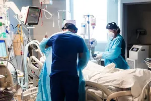 Một phòng điều trị tích cực (ICU) điều trị bệnh nhân COVID-19 tại bang Florida, Mỹ. Ảnh: USA TODAY