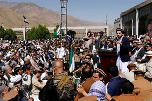 Ông Ahmad Massoud, thủ lĩnh phong trào chống đối Taliban tại tỉnh Panjshir - trên bục phát biểu trong một sự kiện năm 2019. Ảnh: REUTERS