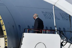 Thủ tướng Úc Scott Morrison hôm 20-9 lên máy bay rời Sydney, lên đường sang thăm Mỹ. Ảnh: REUTERS