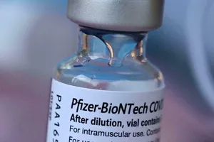 Vaccine ngừa COVID-19 của Pfizer/BioNTech. Ảnh: REUTERS
