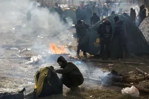 Belarus dọn dẹp khu cắm trại tập trung của người tị nạn gần biên giới với Ba Lan. Ảnh: REUTERS