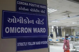 Ảnh minh họa - Một bệnh viện ở Ấn Độ lập phòng bệnh riêng chuẩn bị tiếp nhận các bệnh nhân nhiễm biến thể Omicron. Ảnh: AP
