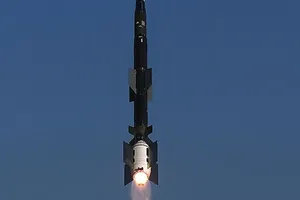 Tên lửa Siper trong lần phóng thử thành công hôm 6-11. Ảnh: DAILY SABAH