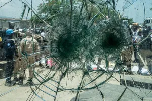 Thị trấn bị xả súng 'trả thù', 70 người chết, hàng nghìn người chạy nạn