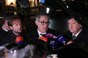 Tổng thống Macron họp với phe đối lập tìm 'công thức diệu kỳ' cho chính trường Pháp