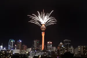 Màn pháo hoa và trình diễn ánh sáng chào đón năm mới 2025 tại TP Auckland (New Zealand). Nguồn: 1NEWS.CO.NZ