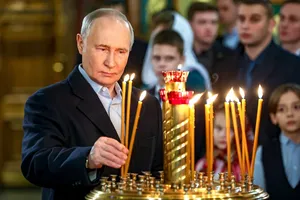 VIDEO: Ông Putin dự lễ Giáng sinh, cầu nguyện cùng các binh sĩ Nga