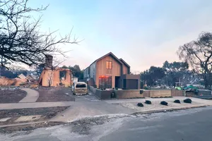 Giải mã bí mật những căn nhà nguyên vẹn giữa bão lửa ở Los Angeles