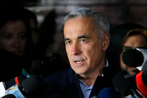 Ứng viên tổng thống Romania tính nhờ ông Trump giúp sau khi bị bắt