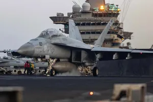 Có tin tàu sân bay Mỹ mất tiêm kích F/A-18 Super Hornet thứ 2 ở Biển Đỏ