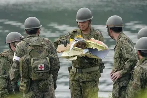 Nhật: 2 đêm tìm kiếm vẫn chưa thấy 2 phi công lái chiếc máy bay huấn luyện rơi xuống hồ