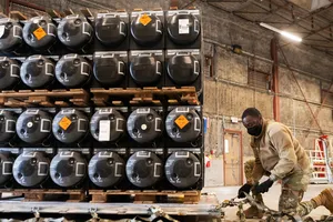 Nhà Trắng: Tạm dừng chuyển giao vũ khí cho Ukraine