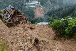 Ảnh, video: Mưa lớn do gió mùa khiến hơn 100 người chết, mất tích ở Ấn Độ