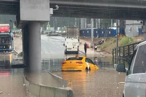 Nhiều khu vực ở Moscow (Nga) bị ngập sâu do lượng mưa kỷ lục hôm 21-7. Nguồn: RT