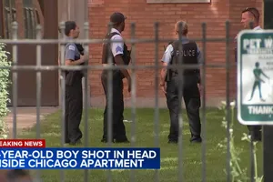 Bé trai 5 tuổi tử vong vì trúng đạn vào đầu, khả năng do nghịch súng