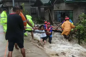Bão Bualoi vào Biển Đông sau khi đổ bộ Philippines làm ít nhất 10 người chết