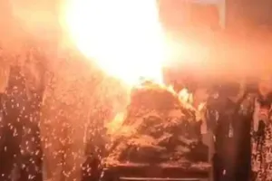 Thí nghiệm khoa học mô phỏng quá trình núi lửa phun trào gây nổ lớn tại trường trung học Rancugua ở tỉnh Buenos Aires (Argentina) tối 9-10. Nguồn: REALIDAD SUR