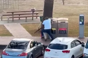 Ông Ahmed al Ahmed đã dũng cảm quật ngã một trong hai thủ phạm trong vụ xả súng ở bãi biển Bondi chiều 14-12, giật lấy vũ khí và buộc đối tượng này phải chạy trốn. Nguồn: ABC