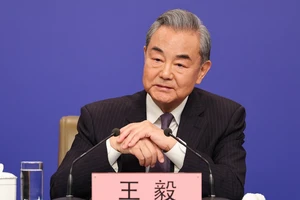 Ông Vương Nghị điện đàm đồng cấp Campuchia và Thái Lan, cảnh báo cường độ xung đột