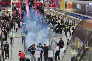 CHÙM ẢNH: Đài Loan diễn tập ứng phó sau vụ đâm dao đẫm máu ở ga tàu điện ngầm