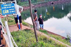 Người dân phát hiện thi thể người đàn ông trong hồ nước công viên