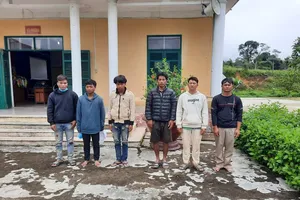  Bắt sáu người vượt biên, nhập cảnh trái phép