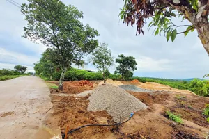 Chủ nhiệm ủy ban kiểm tra Huyện ủy kiện chủ tịch UBND thị trấn sau khi bị phạt hành chính