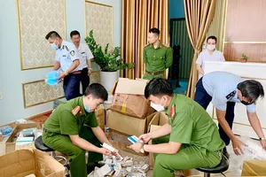 Công an kiểm tra đột xuất cơ sở làm đẹp 'chui' tại TP Pleiku