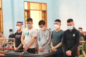 Dẫn vợ đi mời bia bị sàm sỡ dẫn đến hỗn chiến