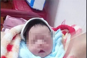 Gia Lai: Một bé trai sơ sinh bị bỏ rơi