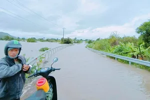 Gia Lai: Mưa lớn gây ngập sâu, nhiều tuyến đường bị chia cắt