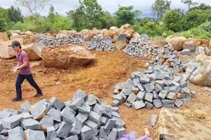 Phát hiện bãi khai thác đá trái phép quy mô lớn