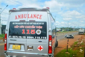Xe cứu thương va chạm với xe máy, 1 người tử vong