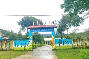 Cách chức 1 hiệu trưởng 'ém' tiền hỗ trợ của học sinh bán trú