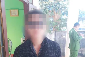 Nam thanh niên hoang tin bị cướp để người yêu trả lời tin nhắn