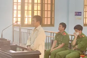 Sát hại cháu ruột vì rủ hát karaoke, không cho ngủ