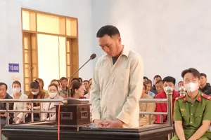 Tát vào mặt thanh niên đang chơi cờ trong quán cà phê rồi dùng dao sát hại