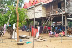 Sửa máy bơm, 3 cha con bị điện giật rơi xuống giếng tử vong