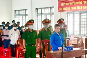 Bênh mẹ, con trai dùng xà beng đánh chết bố